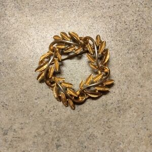 Gold leaf wreath brooch pin